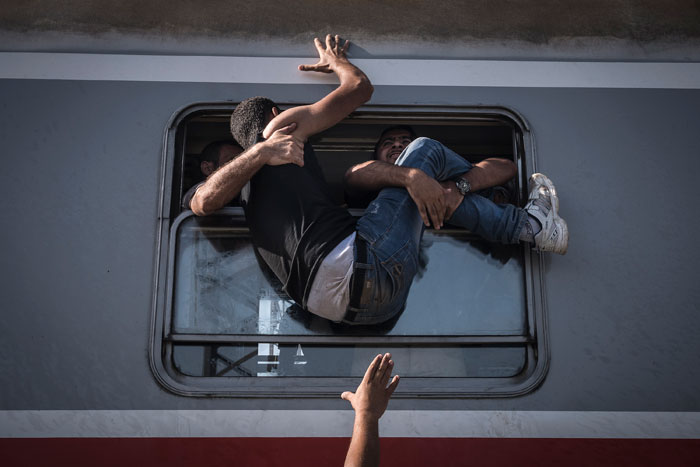 Sergey-Ponomarev-Reporting-Europe's-Refugee-Crisis_Designist